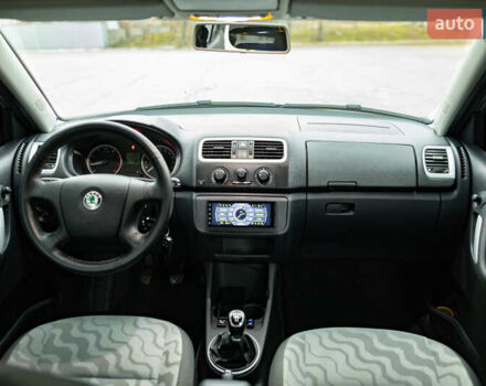 Серый Шкода Фабия, объемом двигателя 1.39 л и пробегом 204 тыс. км за 4900 $, фото 7 на Automoto.ua