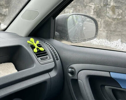 Серый Шкода Фабия, объемом двигателя 1.2 л и пробегом 85 тыс. км за 4800 $, фото 7 на Automoto.ua