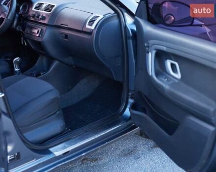 Серый Шкода Фабия, объемом двигателя 1.39 л и пробегом 211 тыс. км за 3900 $, фото 10 на Automoto.ua