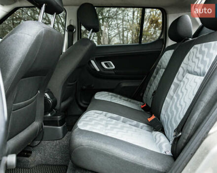 Серый Шкода Фабия, объемом двигателя 1.39 л и пробегом 204 тыс. км за 4900 $, фото 6 на Automoto.ua