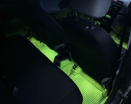 Серый Шкода Фабия, объемом двигателя 1.2 л и пробегом 178 тыс. км за 4500 $, фото 5 на Automoto.ua