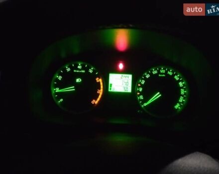 Серый Шкода Фабия, объемом двигателя 1.2 л и пробегом 195 тыс. км за 3900 $, фото 17 на Automoto.ua