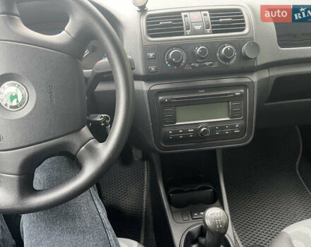 Серый Шкода Фабия, объемом двигателя 1.39 л и пробегом 224 тыс. км за 6200 $, фото 7 на Automoto.ua