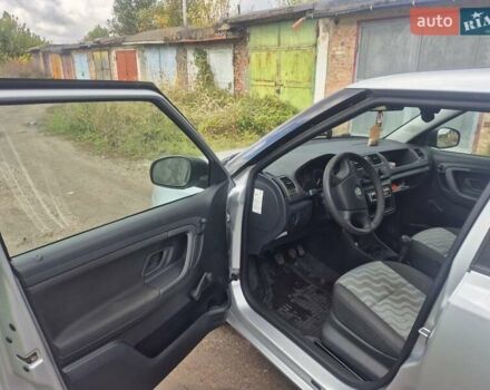 Серый Шкода Фабия, объемом двигателя 1.2 л и пробегом 160 тыс. км за 5200 $, фото 2 на Automoto.ua