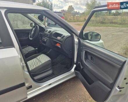 Серый Шкода Фабия, объемом двигателя 1.2 л и пробегом 160 тыс. км за 5200 $, фото 4 на Automoto.ua