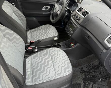 Сірий Шкода Фабія, об'ємом двигуна 1.4 л та пробігом 250 тис. км за 4100 $, фото 4 на Automoto.ua