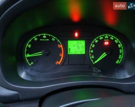 Серый Шкода Фабия, объемом двигателя 1.2 л и пробегом 210 тыс. км за 3950 $, фото 6 на Automoto.ua