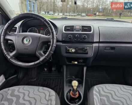 Сірий Шкода Фабія, об'ємом двигуна 1.4 л та пробігом 185 тис. км за 5999 $, фото 16 на Automoto.ua