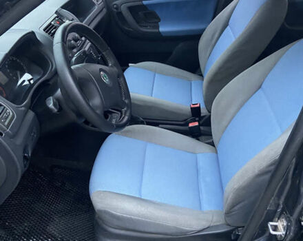 Серый Шкода Фабия, объемом двигателя 1.2 л и пробегом 160 тыс. км за 4200 $, фото 11 на Automoto.ua