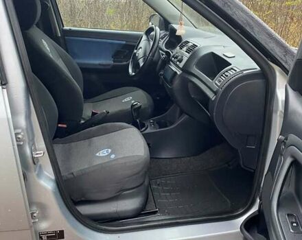 Серый Шкода Фабия, объемом двигателя 1.2 л и пробегом 230 тыс. км за 3900 $, фото 9 на Automoto.ua