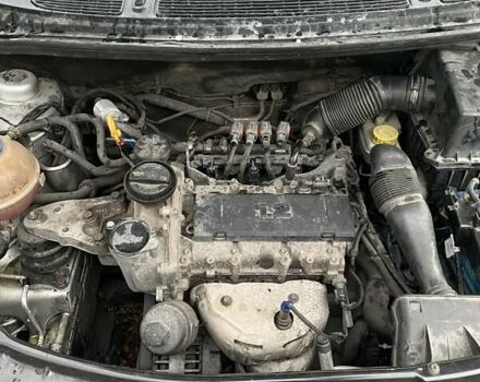 Серый Шкода Фабия, объемом двигателя 1.2 л и пробегом 230 тыс. км за 3900 $, фото 2 на Automoto.ua