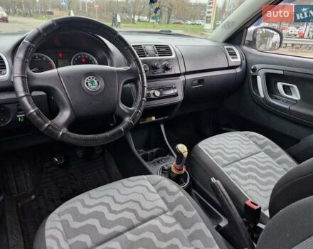Сірий Шкода Фабія, об'ємом двигуна 1.4 л та пробігом 185 тис. км за 5999 $, фото 17 на Automoto.ua