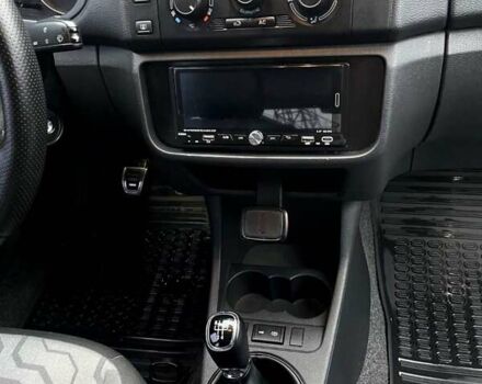 Серый Шкода Фабия, объемом двигателя 1.39 л и пробегом 69 тыс. км за 6150 $, фото 5 на Automoto.ua