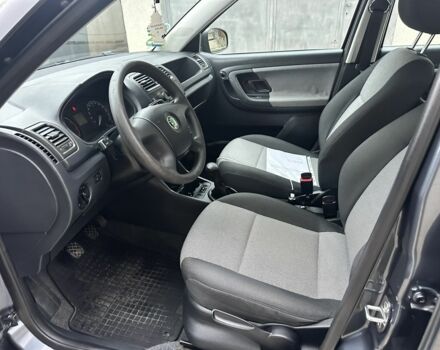 Сірий Шкода Фабія, об'ємом двигуна 0 л та пробігом 182 тис. км за 5300 $, фото 7 на Automoto.ua