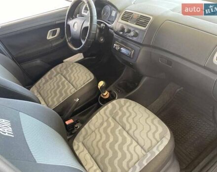 Серый Шкода Фабия, объемом двигателя 1.39 л и пробегом 185 тыс. км за 6300 $, фото 26 на Automoto.ua