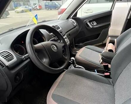 Сірий Шкода Фабія, об'ємом двигуна 1.6 л та пробігом 200 тис. км за 6500 $, фото 2 на Automoto.ua