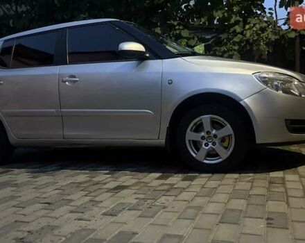 Серый Шкода Фабия, объемом двигателя 1.39 л и пробегом 318 тыс. км за 3700 $, фото 4 на Automoto.ua