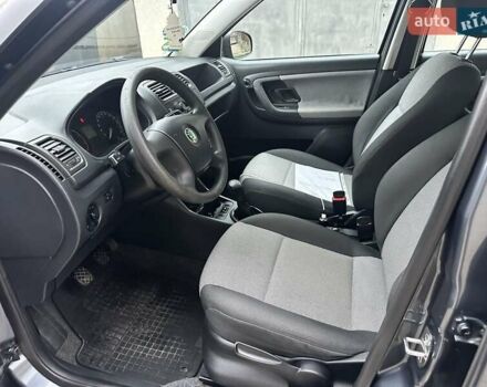Сірий Шкода Фабія, об'ємом двигуна 1.4 л та пробігом 180 тис. км за 5300 $, фото 7 на Automoto.ua