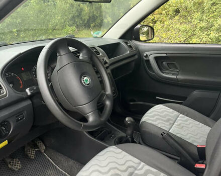 Серый Шкода Фабия, объемом двигателя 1.39 л и пробегом 224 тыс. км за 6200 $, фото 5 на Automoto.ua