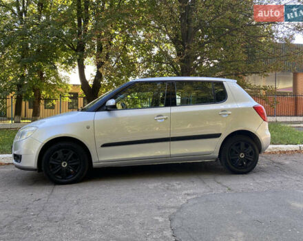 Серый Шкода Фабия, объемом двигателя 1.4 л и пробегом 215 тыс. км за 5500 $, фото 5 на Automoto.ua