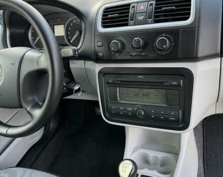 Сірий Шкода Фабія, об'ємом двигуна 1.4 л та пробігом 229 тис. км за 4999 $, фото 5 на Automoto.ua