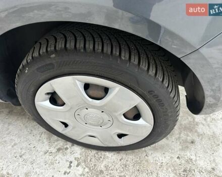 Сірий Шкода Фабія, об'ємом двигуна 1.4 л та пробігом 180 тис. км за 5300 $, фото 9 на Automoto.ua