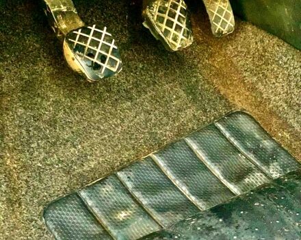 Серый Шкода Фабия, объемом двигателя 1.4 л и пробегом 286 тыс. км за 4400 $, фото 6 на Automoto.ua