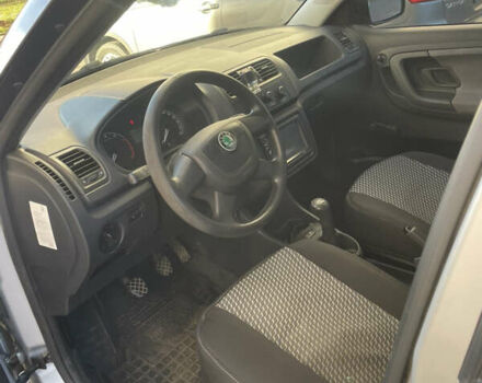 Серый Шкода Фабия, объемом двигателя 1.2 л и пробегом 142 тыс. км за 3900 $, фото 7 на Automoto.ua