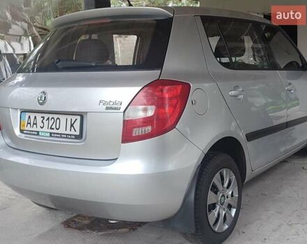 Серый Шкода Фабия, объемом двигателя 1.39 л и пробегом 67 тыс. км за 5500 $, фото 2 на Automoto.ua