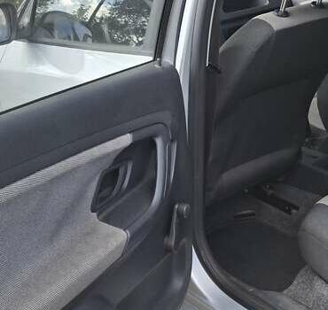 Серый Шкода Фабия, объемом двигателя 1.2 л и пробегом 222 тыс. км за 4500 $, фото 7 на Automoto.ua