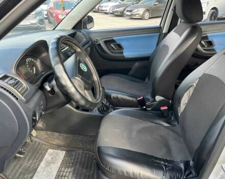 Сірий Шкода Фабія, об'ємом двигуна 1.2 л та пробігом 377 тис. км за 2640 $, фото 8 на Automoto.ua