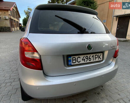 Шкода Фабия 2010 в Самборе на Automoto.ua Серый Шкода Фабия, объемом двигателя 1.39 л и пробегом 290 тыс. км за 4800 $, фото 2 на Automoto.ua