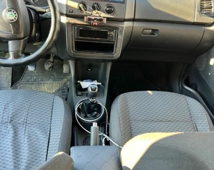 Сірий Шкода Фабія, об'ємом двигуна 1.4 л та пробігом 400 тис. км за 3500 $, фото 6 на Automoto.ua