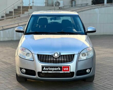 Серый Шкода Фабия, объемом двигателя 1.4 л и пробегом 225 тыс. км за 5400 $, фото 1 на Automoto.ua