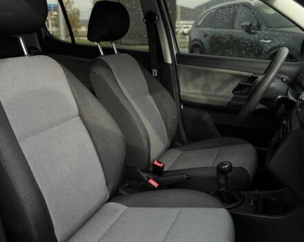 Серый Шкода Фабия, объемом двигателя 1.6 л и пробегом 283 тыс. км за 5800 $, фото 14 на Automoto.ua