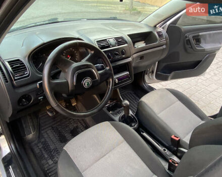 Шкода Фабия 2010 в Самборе на Automoto.ua Серый Шкода Фабия, объемом двигателя 1.39 л и пробегом 290 тыс. км за 4800 $, фото 23 на Automoto.ua