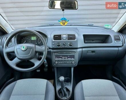 Сірий Шкода Фабія, об'ємом двигуна 1.39 л та пробігом 260 тис. км за 6000 $, фото 5 на Automoto.ua