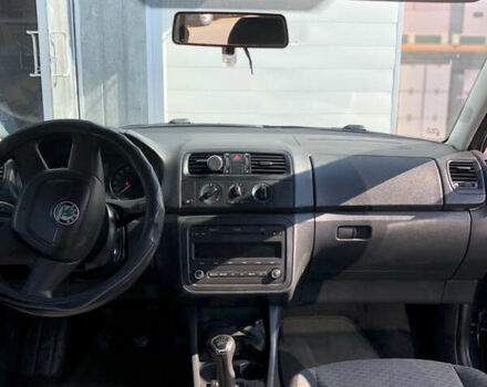 Шкода Фабия 2010 в Полтаве на Automoto.ua Серый Шкода Фабия, объемом двигателя 1.2 л и пробегом 230 тыс. км за 4799 $, фото 3 на Automoto.ua
