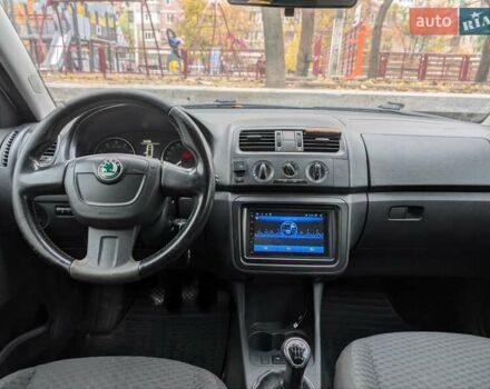 Серый Шкода Фабия, объемом двигателя 1.39 л и пробегом 162 тыс. км за 4000 $, фото 7 на Automoto.ua