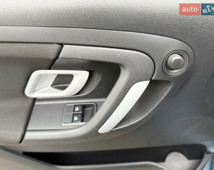 Серый Шкода Фабия, объемом двигателя 1.2 л и пробегом 152 тыс. км за 4500 $, фото 14 на Automoto.ua