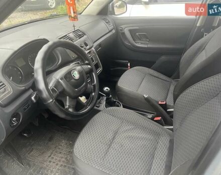 Сірий Шкода Фабія, об'ємом двигуна 1.39 л та пробігом 380 тис. км за 3300 $, фото 4 на Automoto.ua