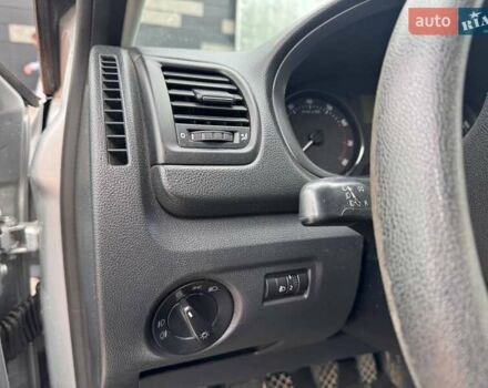 Шкода Фабия 2011 в Ужгороде на Automoto.ua Серый Шкода Фабия, объемом двигателя 1.2 л и пробегом 277 тыс. км за 5000 $, фото 10 на Automoto.ua