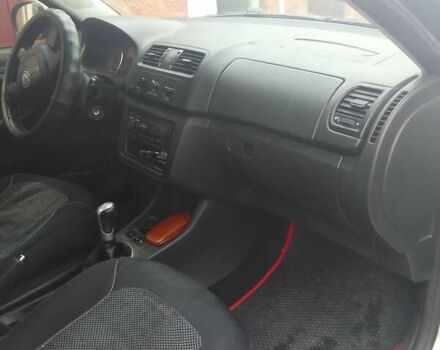 Серый Шкода Фабия, объемом двигателя 1.39 л и пробегом 140 тыс. км за 4700 $, фото 4 на Automoto.ua