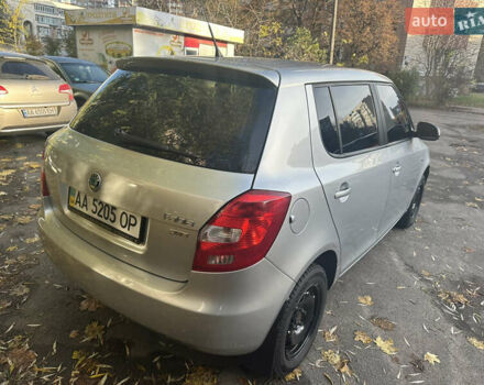Шкода Фабия 2011 в Киеве на Automoto.ua Серый Шкода Фабия, объемом двигателя 1.4 л и пробегом 258 тыс. км за 5200 $, фото 10 на Automoto.ua
