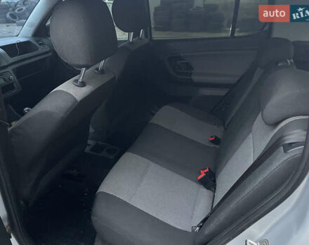 Серый Шкода Фабия, объемом двигателя 1.2 л и пробегом 271 тыс. км за 3700 $, фото 9 на Automoto.ua