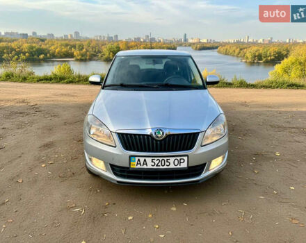 Серый Шкода Фабия, объемом двигателя 1.4 л и пробегом 260 тыс. км за 5000 $, фото 4 на Automoto.ua