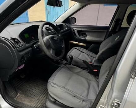 Серый Шкода Фабия, объемом двигателя 1.2 л и пробегом 205 тыс. км за 5500 $, фото 7 на Automoto.ua