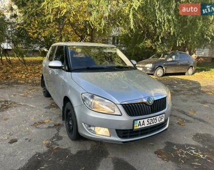 Шкода Фабия 2011 в Киеве на Automoto.ua Серый Шкода Фабия, объемом двигателя 1.4 л и пробегом 258 тыс. км за 5200 $, фото 4 на Automoto.ua