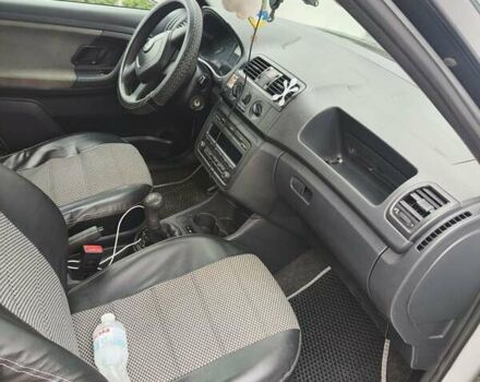 Серый Шкода Фабия, объемом двигателя 1.39 л и пробегом 162 тыс. км за 5100 $, фото 14 на Automoto.ua