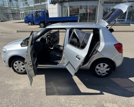 Серый Шкода Фабия, объемом двигателя 1.2 л и пробегом 1000 тыс. км за 5999 $, фото 3 на Automoto.ua